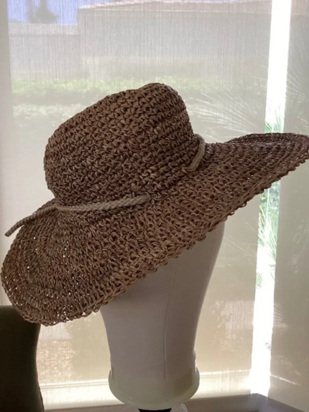 Woman's straw hat, one size, 3.5 inch brim, adjustable cord